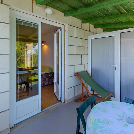 Apartment Nanica Prigradica